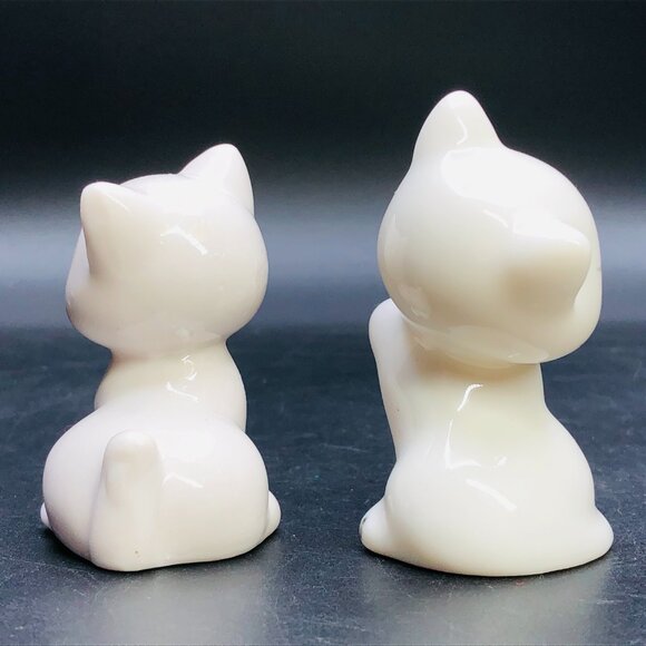 Vintage 80s Kitsch White Cat Figurine Set: Bone China Kitties with Red Pompoms - Picture 5 of 10